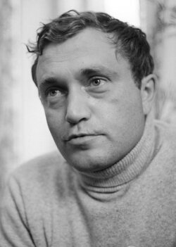 20 августа 1932 года родился русский врач и писатель Василий Павлович АКСЁНОВ (1932-2009) 20 августа 1932 года родился русский врач и писатель Василий Павлович АКСЁНОВ (1932-2009)